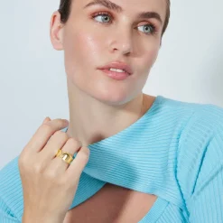 Anillo acabado en oro amarillo de 18k - Kajaw