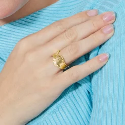 Anillo acabado en oro amarillo de 18k - Kajaw