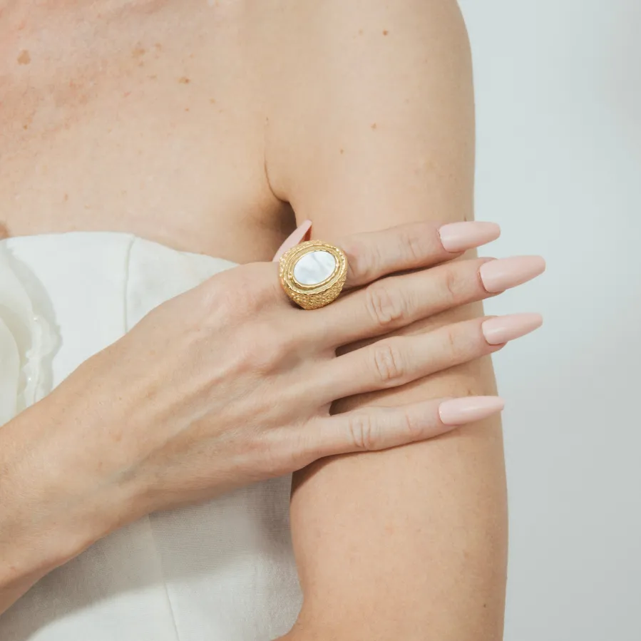 Anillo de Madreperla Blanca acabado en oro amarillo 18k - Mysdan