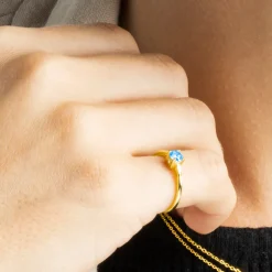 Anillo de Plata de Ley 925 con Cuarzo Hidrotermal Topacio Azul acabado en oro amarillo 18K - Otieno