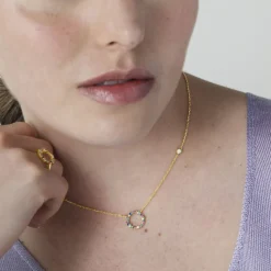 Collar de Plata de Ley 925 con Circonita Multicolor acabado en oro amarillo 18K - Thilak