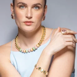 Collar Ismaly de Resina Violeta acabado oro amarillo de 18k