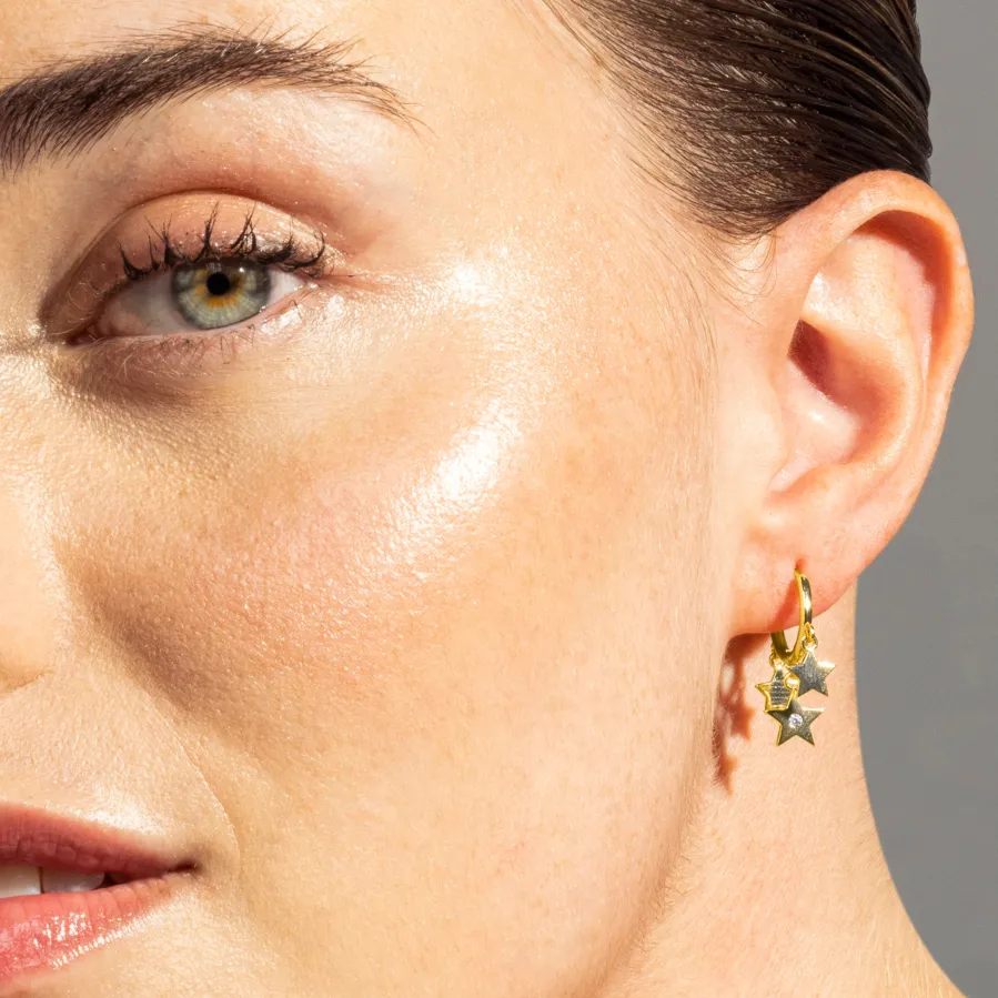 Pendientes de Circonita Brillante acabados en oro amarillo 18K - Estrella