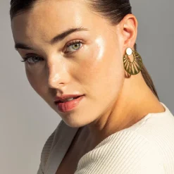 Pendientes de Madreperla Blanca acabados en oro amarillo 18K- Elbi