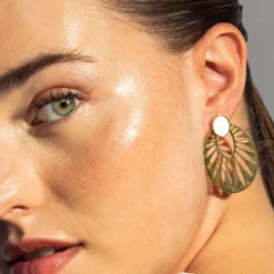 Pendientes de Madreperla Blanca acabados en oro amarillo 18K- Elbi