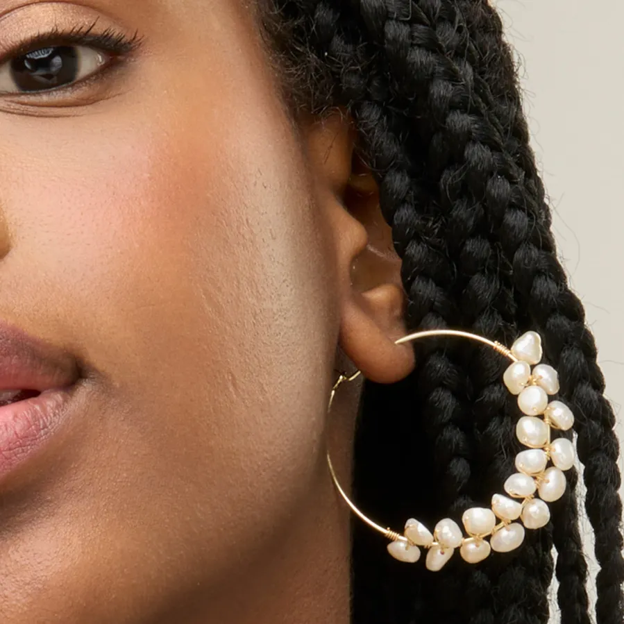 Pendientes de Perla Blanca acabados en oro amarillo 18K - Milba