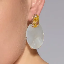 Pendientes de Plata de Ley 925 y Madreperla Blanca acabado oro amarillo de 18k - Mubi
