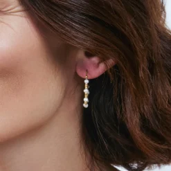 Pendientes de Plata de Ley 925 y Perla Blanca acabado en oro amarillo de 18k - Deli