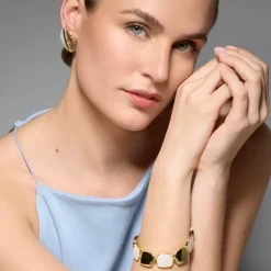 Pendientes Thisca de Madreperla Blanca acabado oro amarillo de 18k